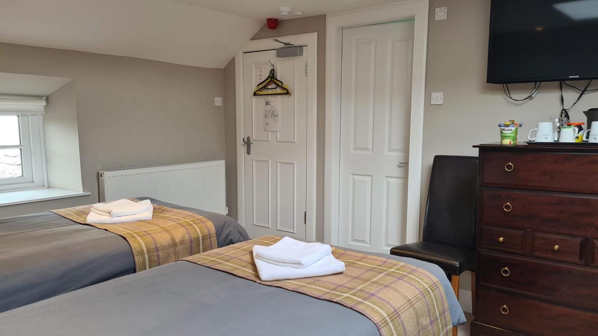 Glenisla Hotel Blairgowrie and Rattray Exteriör bild